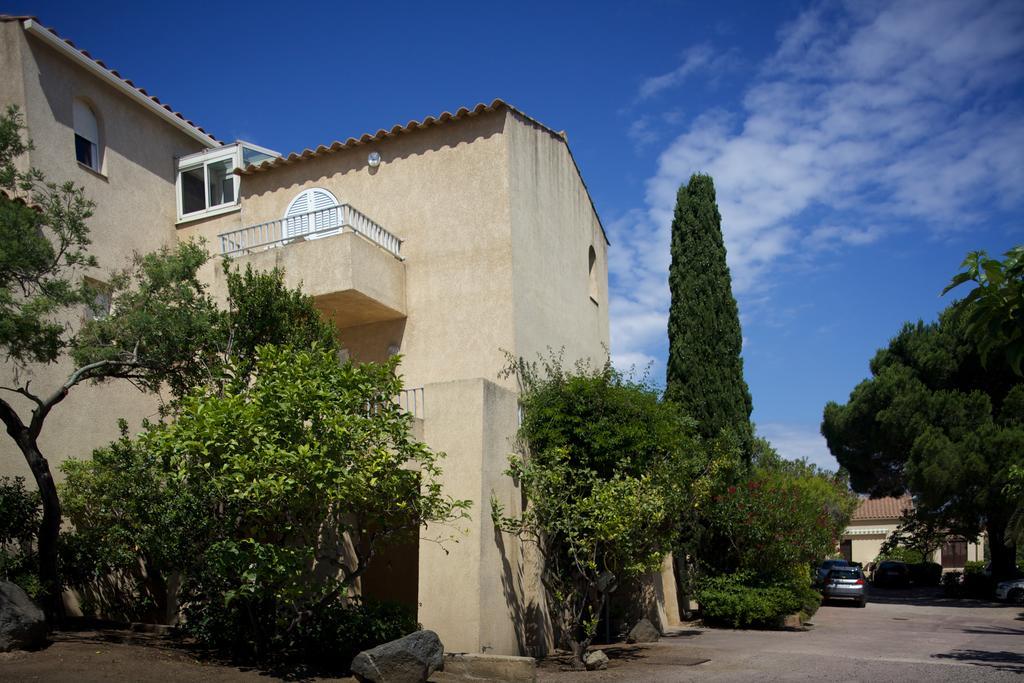 Motel Le Vieux Moulin LʼÎle-Rousse Exterior foto