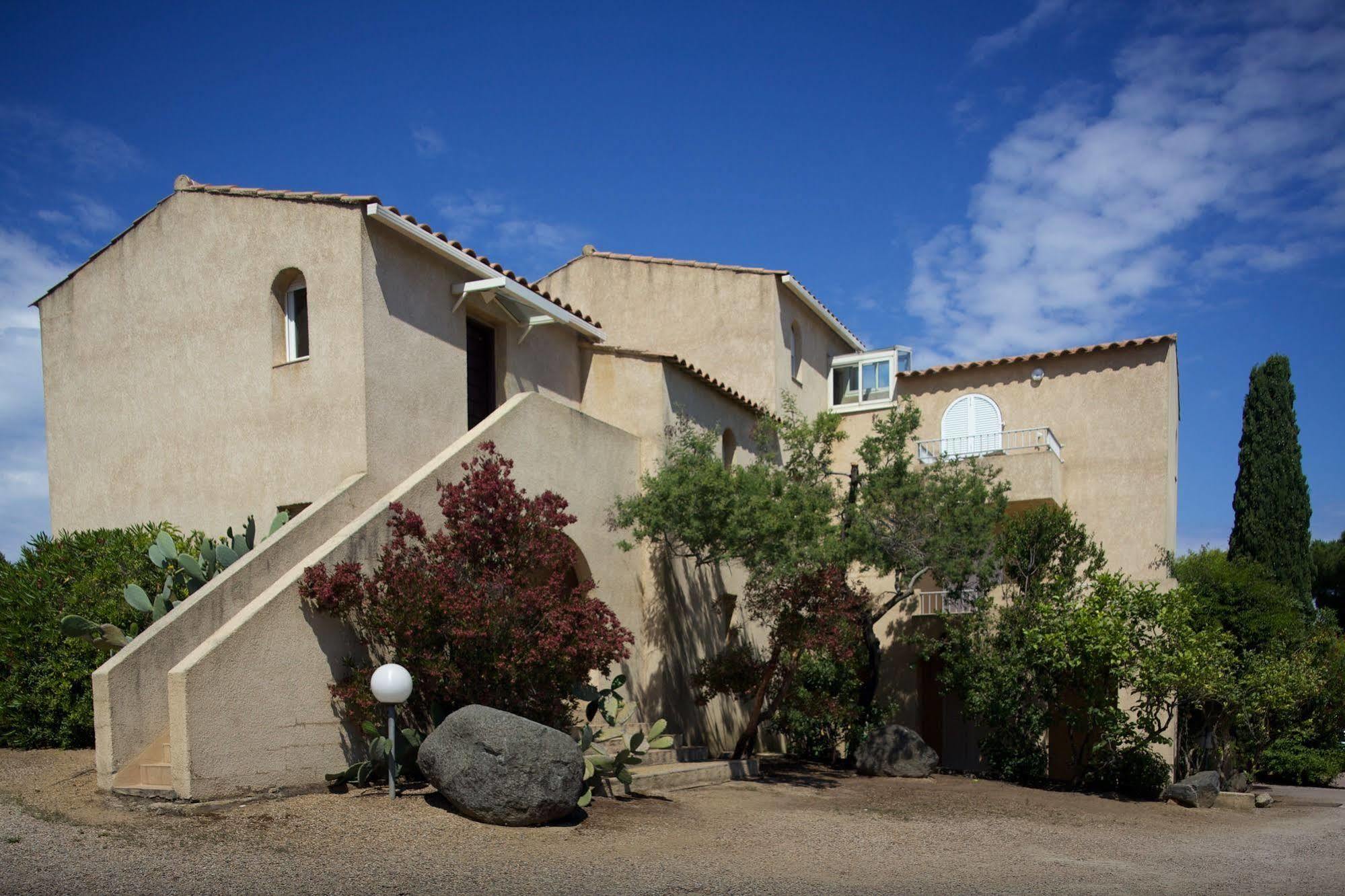 Motel Le Vieux Moulin LʼÎle-Rousse Exterior foto